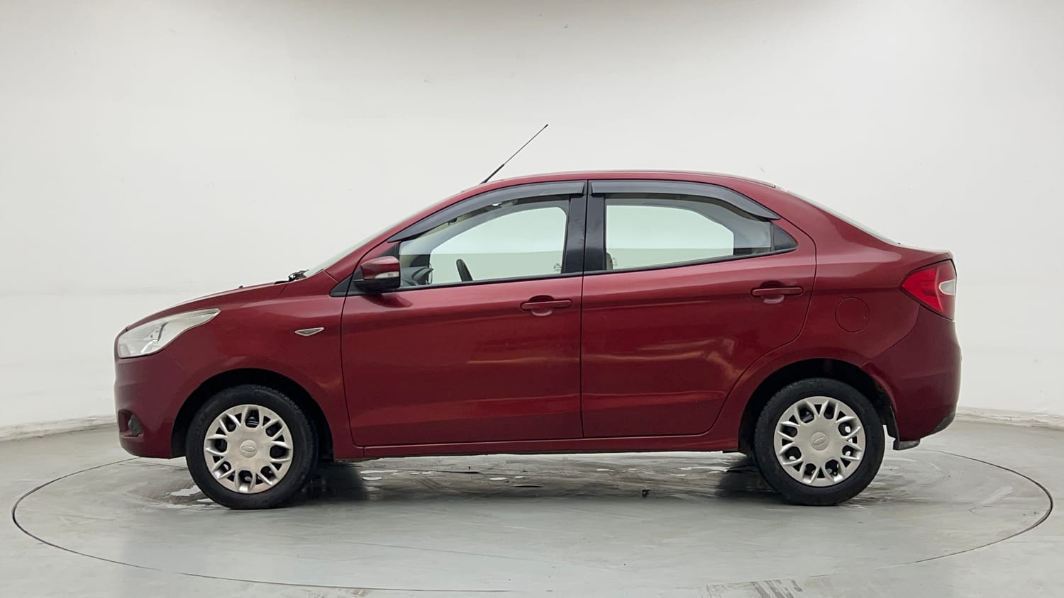 Used 2015 Ford Figo Aspire Trend 1.2 Ti-VCT Petrol Manual exterior LEFT SIDE VIEW