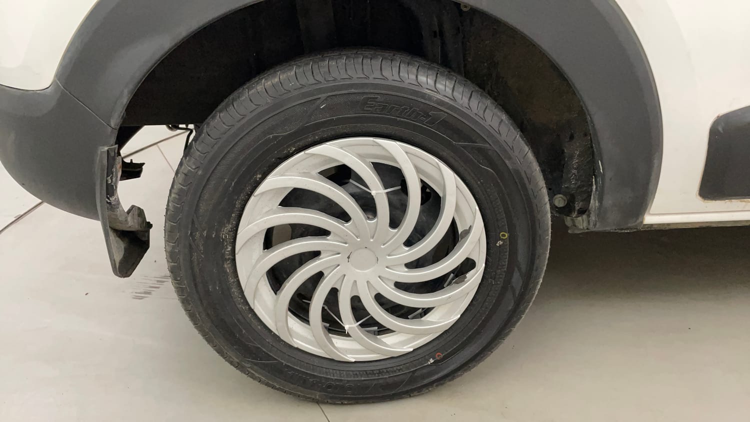 Used 2021 Renault Triber RXE Petrol Manual tyres RIGHT REAR TYRE RIM VIEW