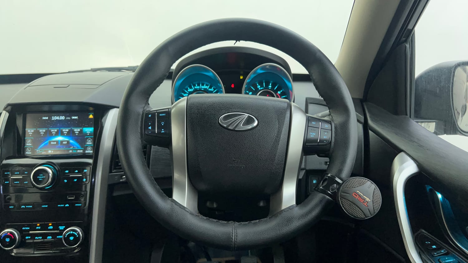 Used 2021 Mahindra XUV500 W9 Diesel Manual interior STEERING VIEW