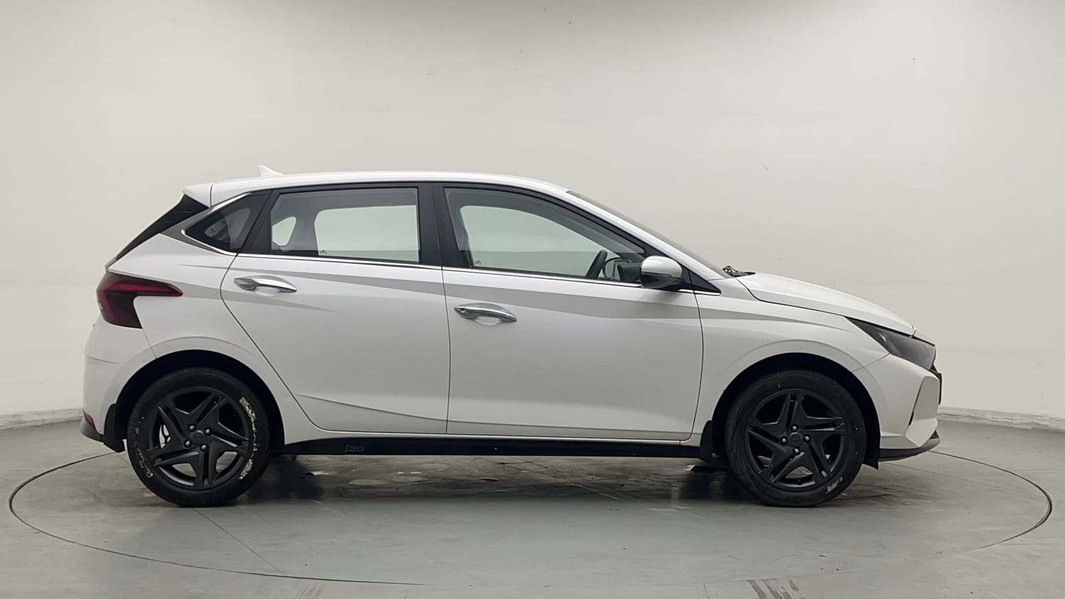 Used 2024 Hyundai i20 Sportz 1.2 MT Petrol Manual exterior RIGHT SIDE VIEW