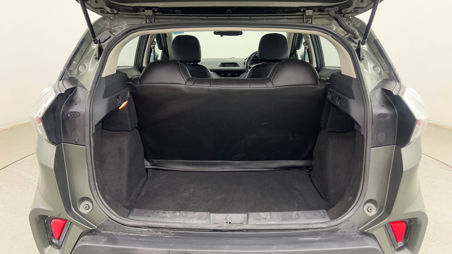 Used 2022 Tata Nexon XM Petrol Manual interior DICKY INSIDE VIEW