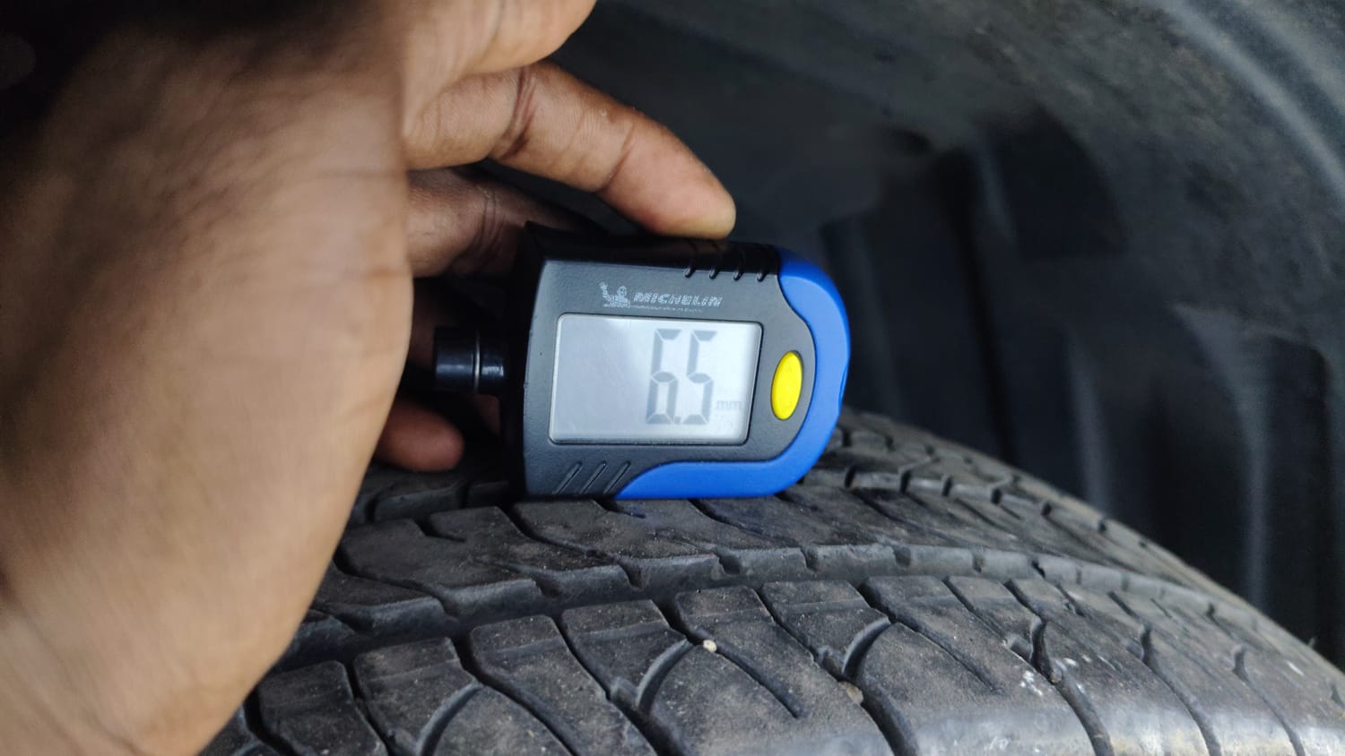 Used 2025 Maruti Suzuki Grand Vitara Alpha Smart Hybrid Petrol Manual tyres RIGHT FRONT TYRE TREAD VIEW