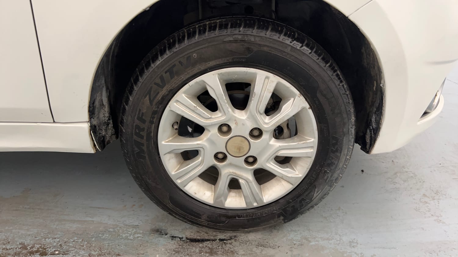 Used 2018 Tata Tiago Revotron XZ Plus Petrol Manual tyres RIGHT FRONT TYRE RIM VIEW