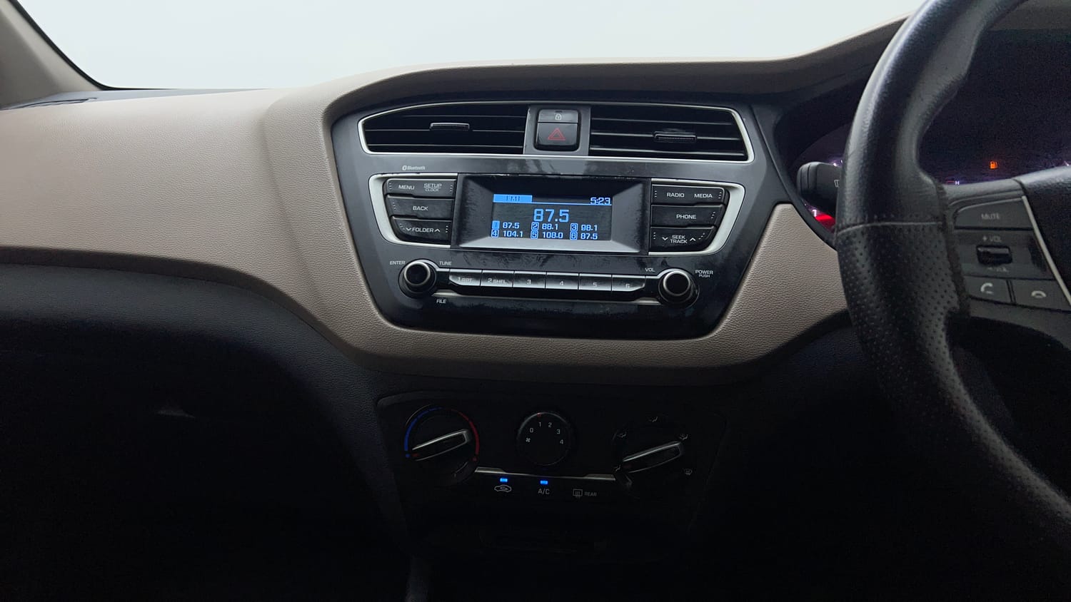 Used 2018 Hyundai Elite i20 Sportz 1.2 Petrol Manual interior MUSIC SYSTEM & AC CONTROL VIEW
