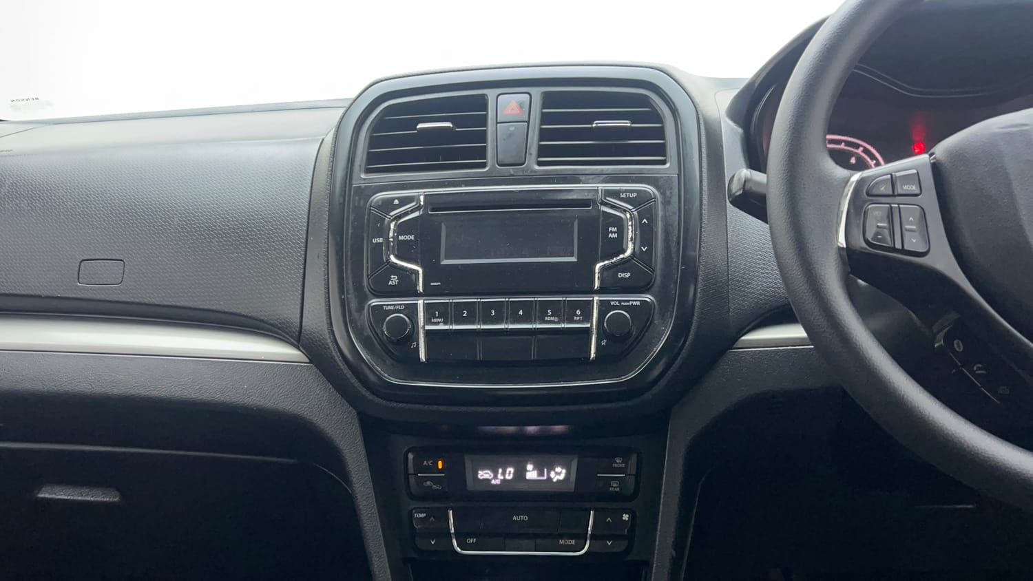 Used 2018 Maruti Suzuki Vitara Brezza [2016-2020] VDi Diesel Manual interior MUSIC SYSTEM & AC CONTROL VIEW