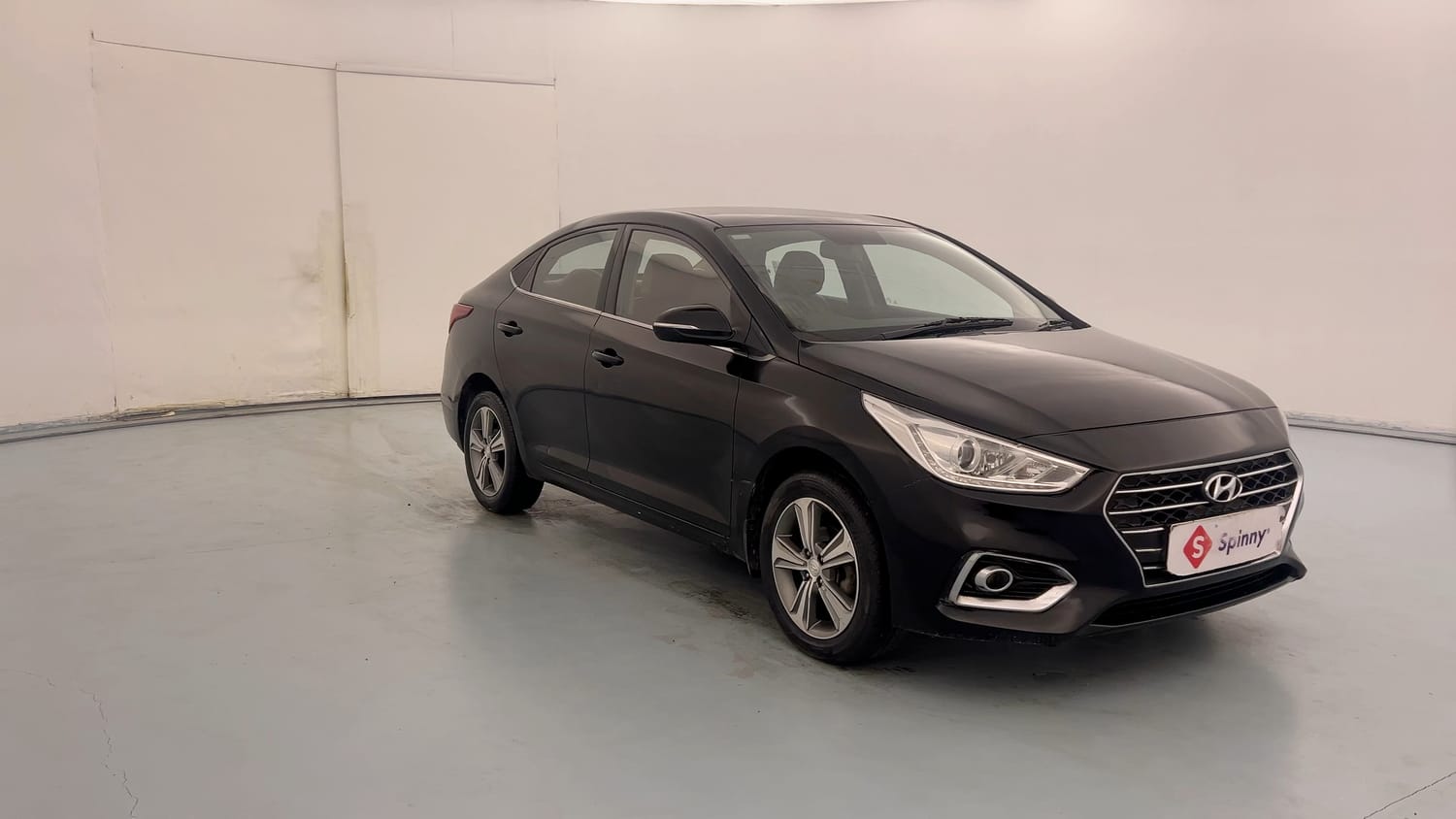 Used 2018 Hyundai Verna SX 1.6 VTVT Petrol Manual exterior RIGHT FRONT CORNER VIEW