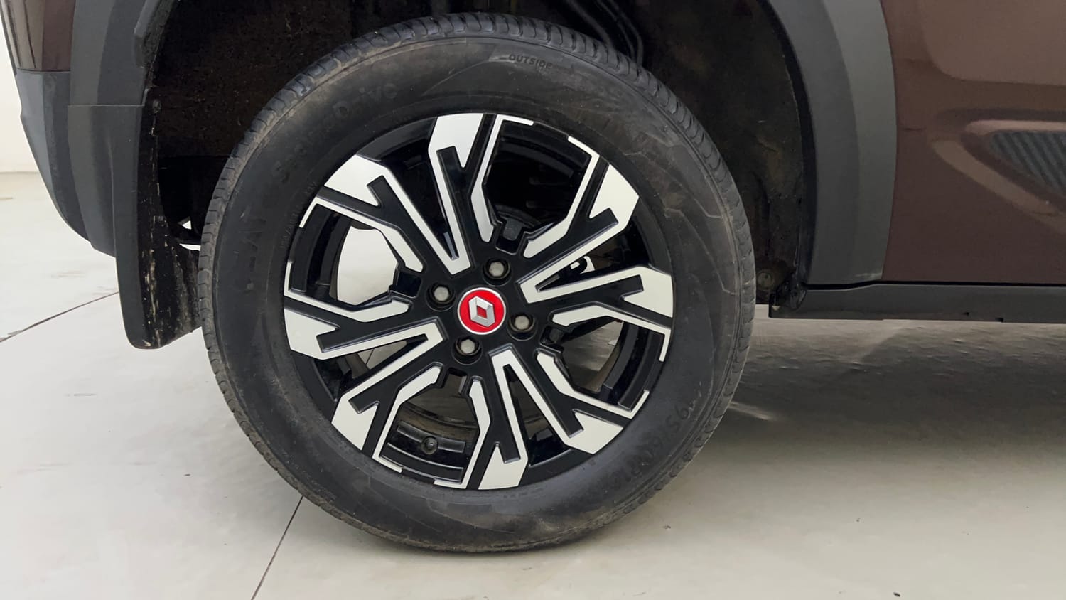 Used 2023 Renault Kiger RXZ Turbo MT Petrol Manual tyres RIGHT REAR TYRE RIM VIEW
