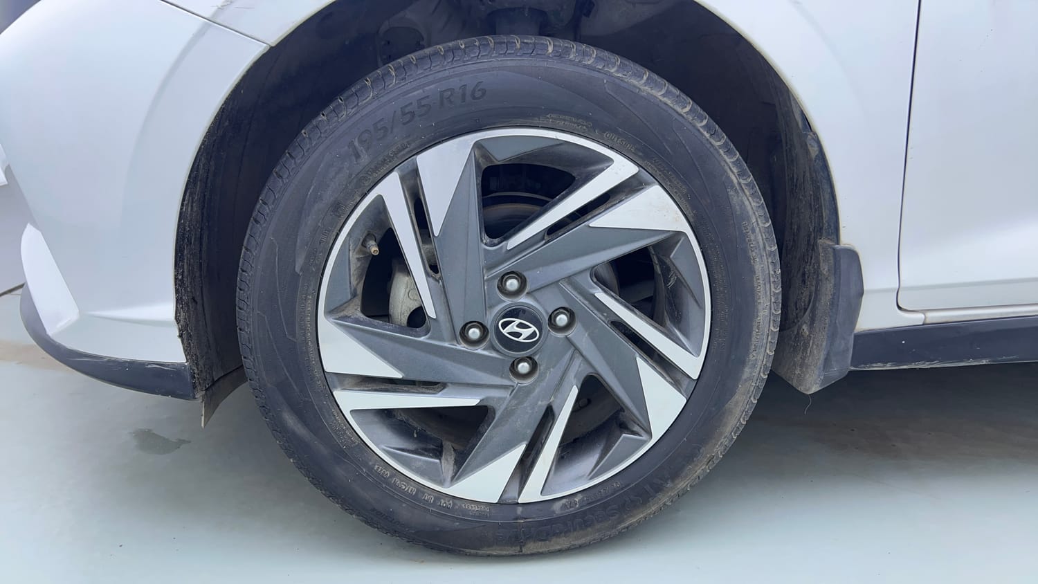 Used 2023 Hyundai New i20 Asta (O) 1.2 MT Petrol Manual tyres LEFT FRONT TYRE RIM VIEW