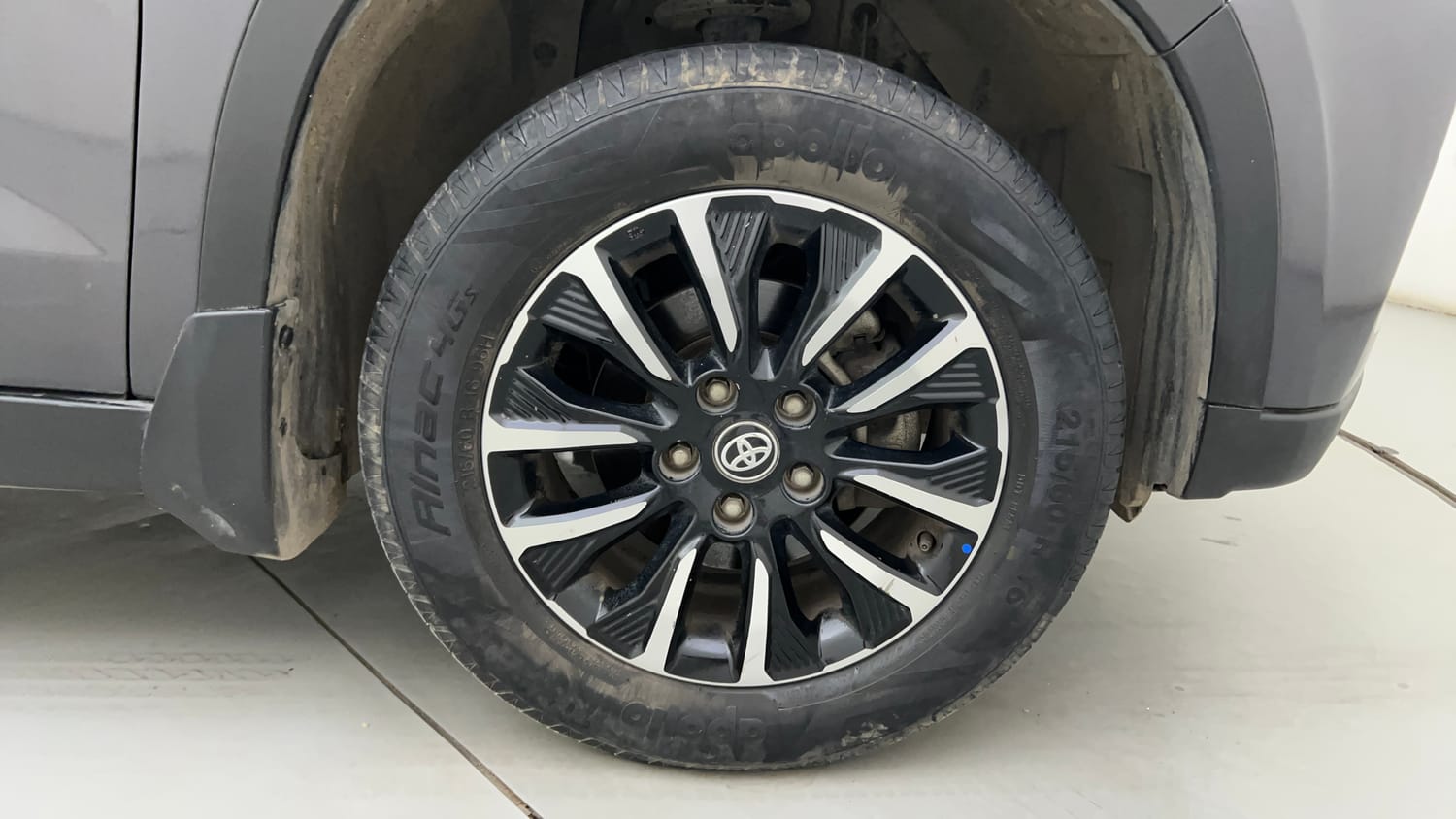 Used 2022 Toyota Urban Cruiser Premium Grade AT Petrol Automatic tyres RIGHT FRONT TYRE RIM VIEW