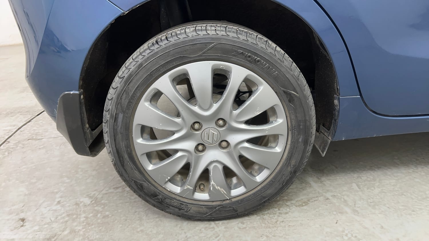 Used 2016 Maruti Suzuki Baleno Zeta 1.2 Petrol Manual tyres RIGHT REAR TYRE RIM VIEW