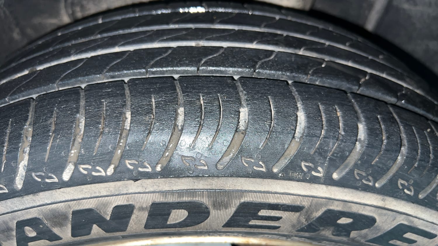 Used 2021 Nissan Magnite XE Petrol Manual tyres LEFT REAR TYRE TREAD VIEW