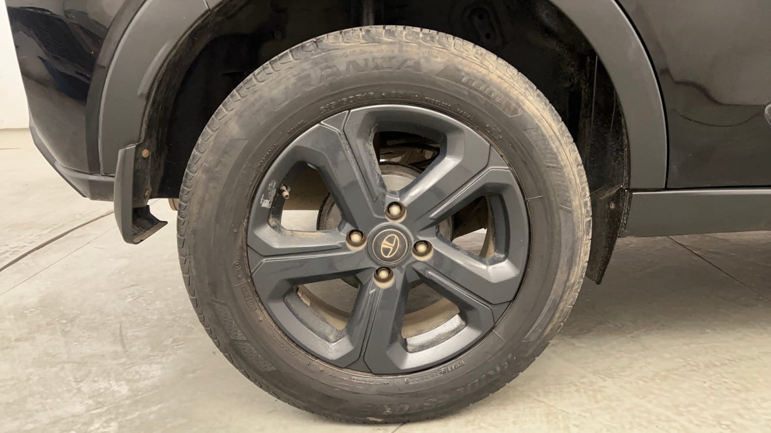 Used 2022 Tata Nexon XZA Plus (HS) Dark Edition Petrol Automatic tyres RIGHT REAR TYRE RIM VIEW