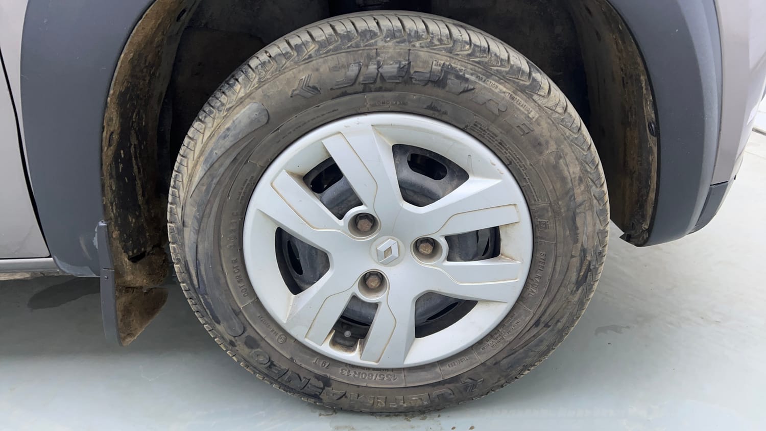 Used 2017 Renault Kwid 1.0 RXT Petrol Manual tyres RIGHT FRONT TYRE RIM VIEW