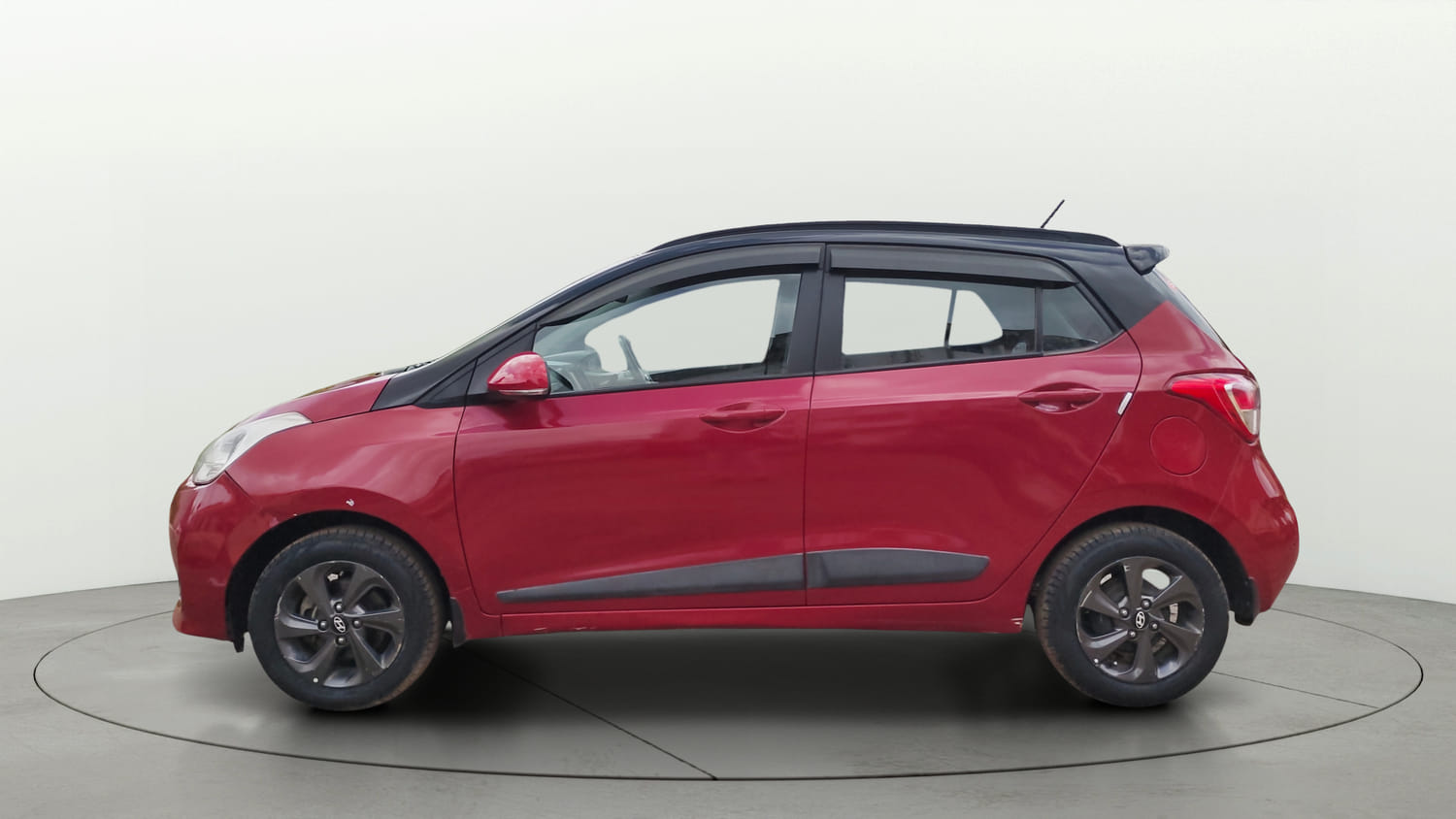 Used 2018 Hyundai Grand i10 Sportz 1.2 Kappa VTVT Dual Tone Petrol Manual exterior LEFT SIDE VIEW