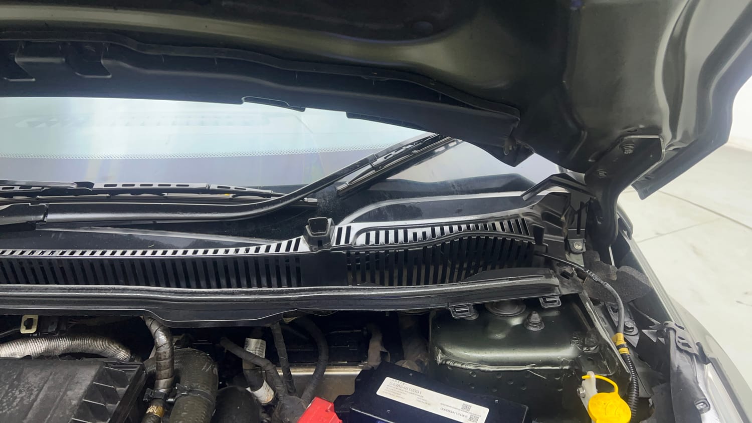 Used 2022 Tata Nexon XZA Plus (Premium) Diesel Diesel Automatic engine ENGINE LEFT SIDE HINGE & APRON VIEW