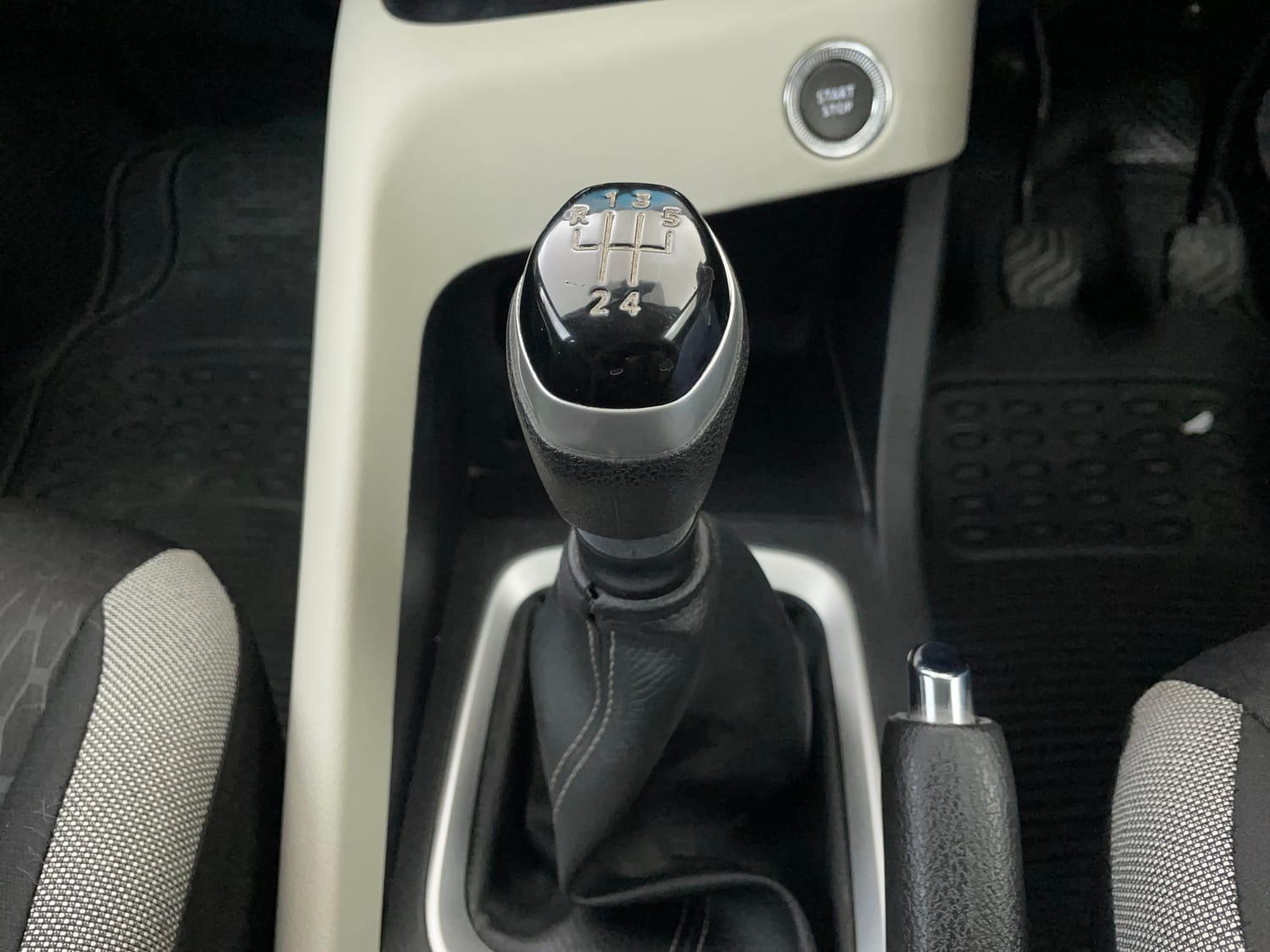 Used 2023 Nissan Magnite XV Petrol Manual interior GEAR  KNOB VIEW