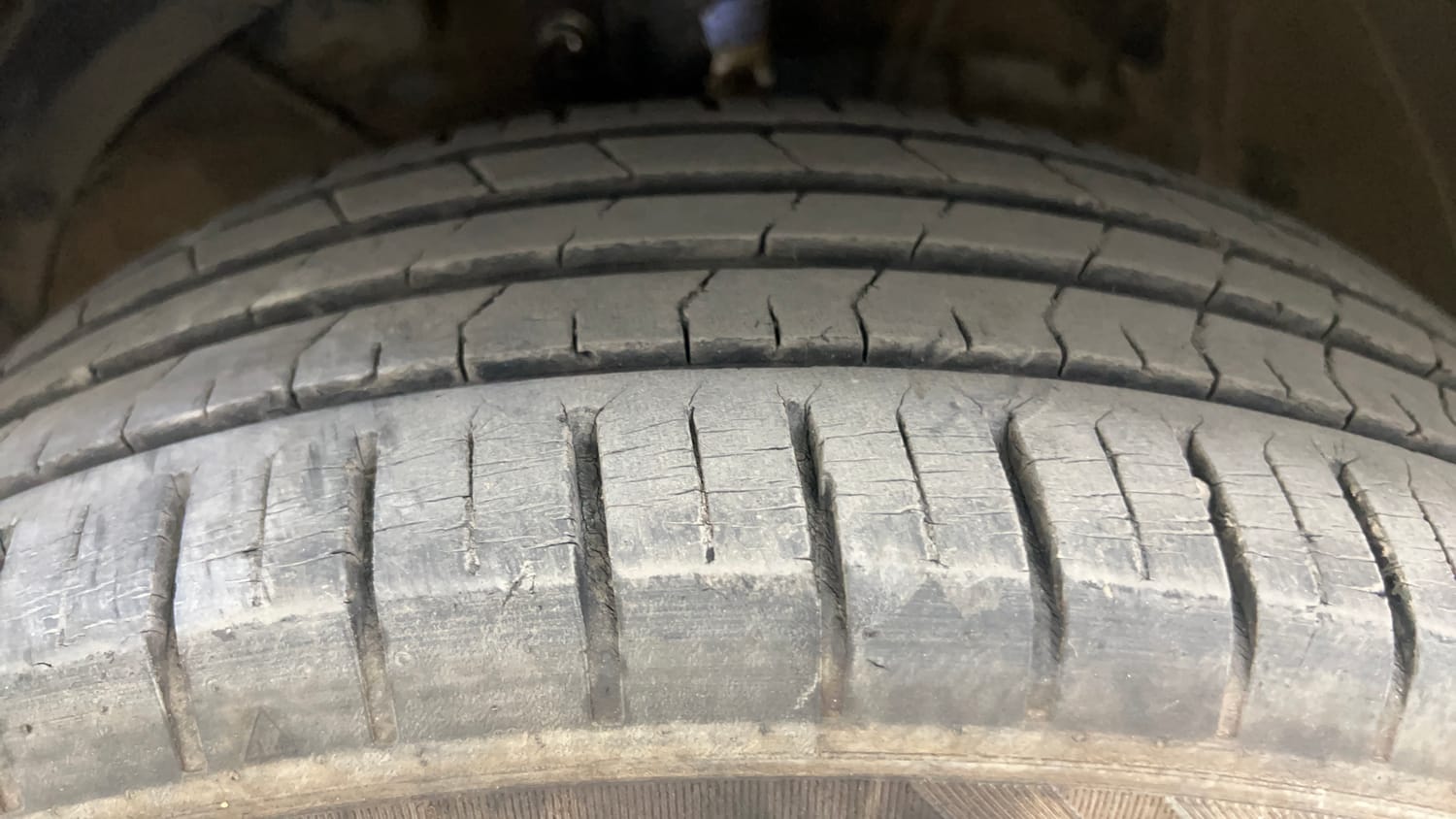 Used 2017 Maruti Suzuki Baleno Alpha 1.2 Petrol Manual tyres LEFT FRONT TYRE TREAD VIEW