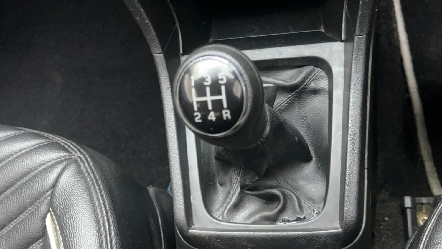 Used 2018 Maruti Suzuki Vitara Brezza [2016-2020] VDi Diesel Manual interior GEAR  KNOB VIEW
