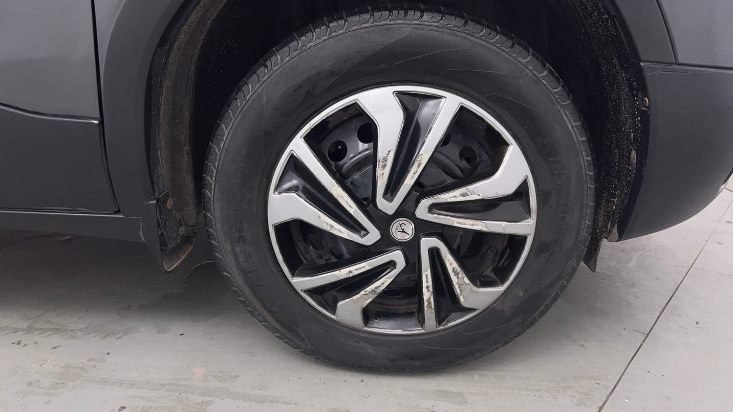 Used 2023 Tata Punch Pure MT Petrol Manual tyres RIGHT FRONT TYRE RIM VIEW