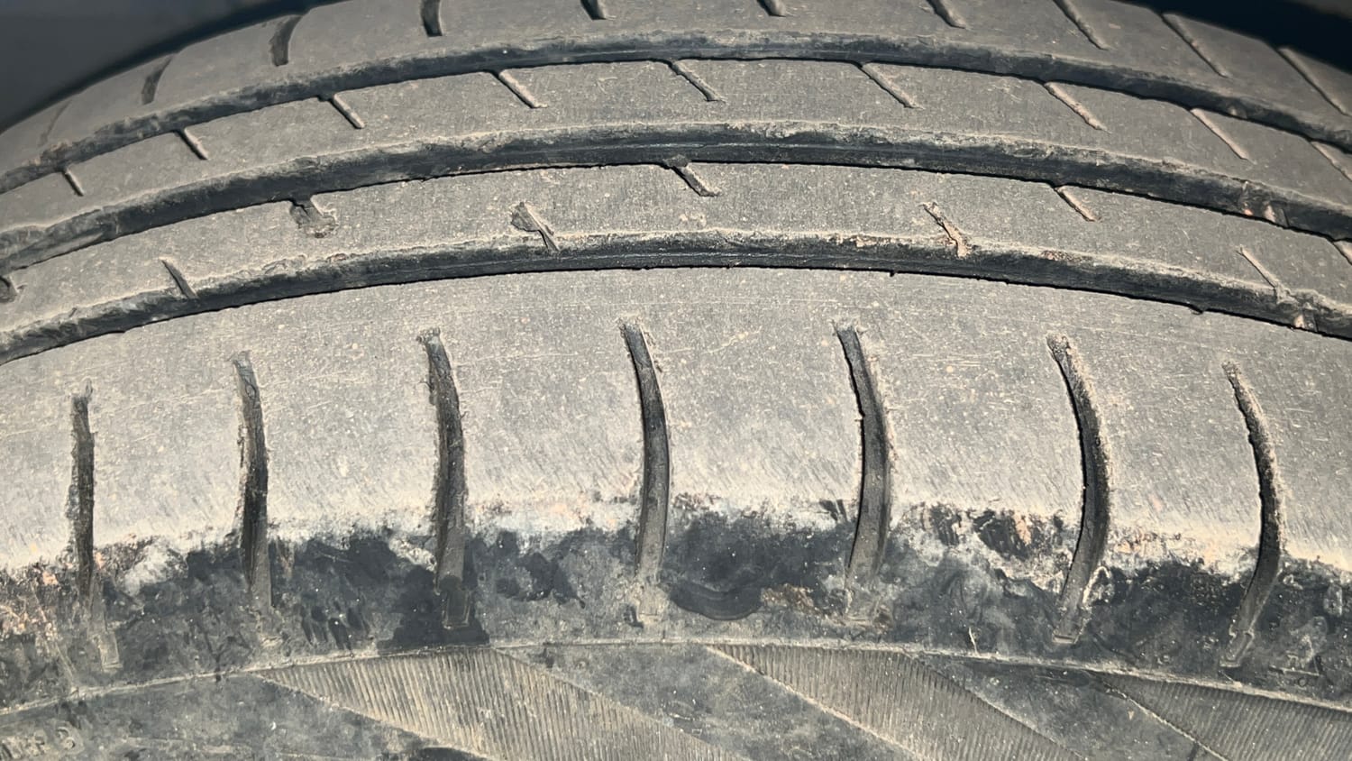Used 2015 Maruti Suzuki Swift VXi Petrol Manual tyres LEFT FRONT TYRE TREAD VIEW