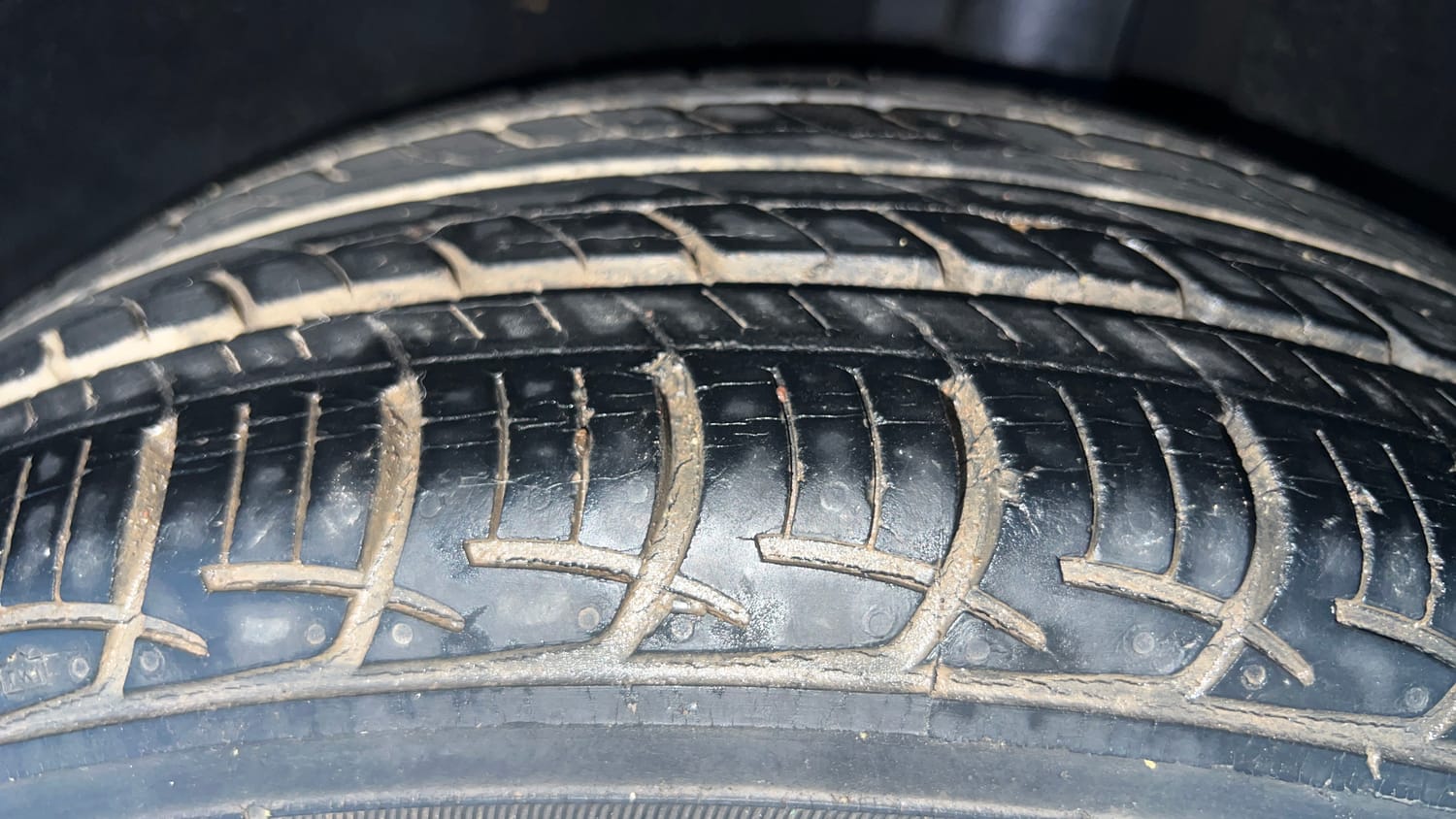 Used 2017 Maruti Suzuki Baleno Sigma 1.2 Petrol Manual tyres LEFT REAR TYRE TREAD VIEW