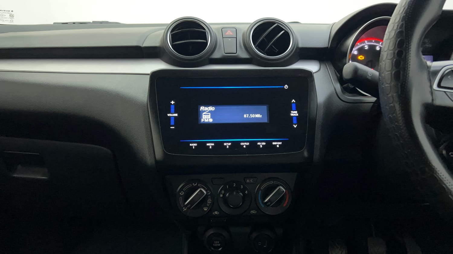 Used 2023 Maruti Suzuki Swift VXi Petrol Manual interior MUSIC SYSTEM & AC CONTROL VIEW