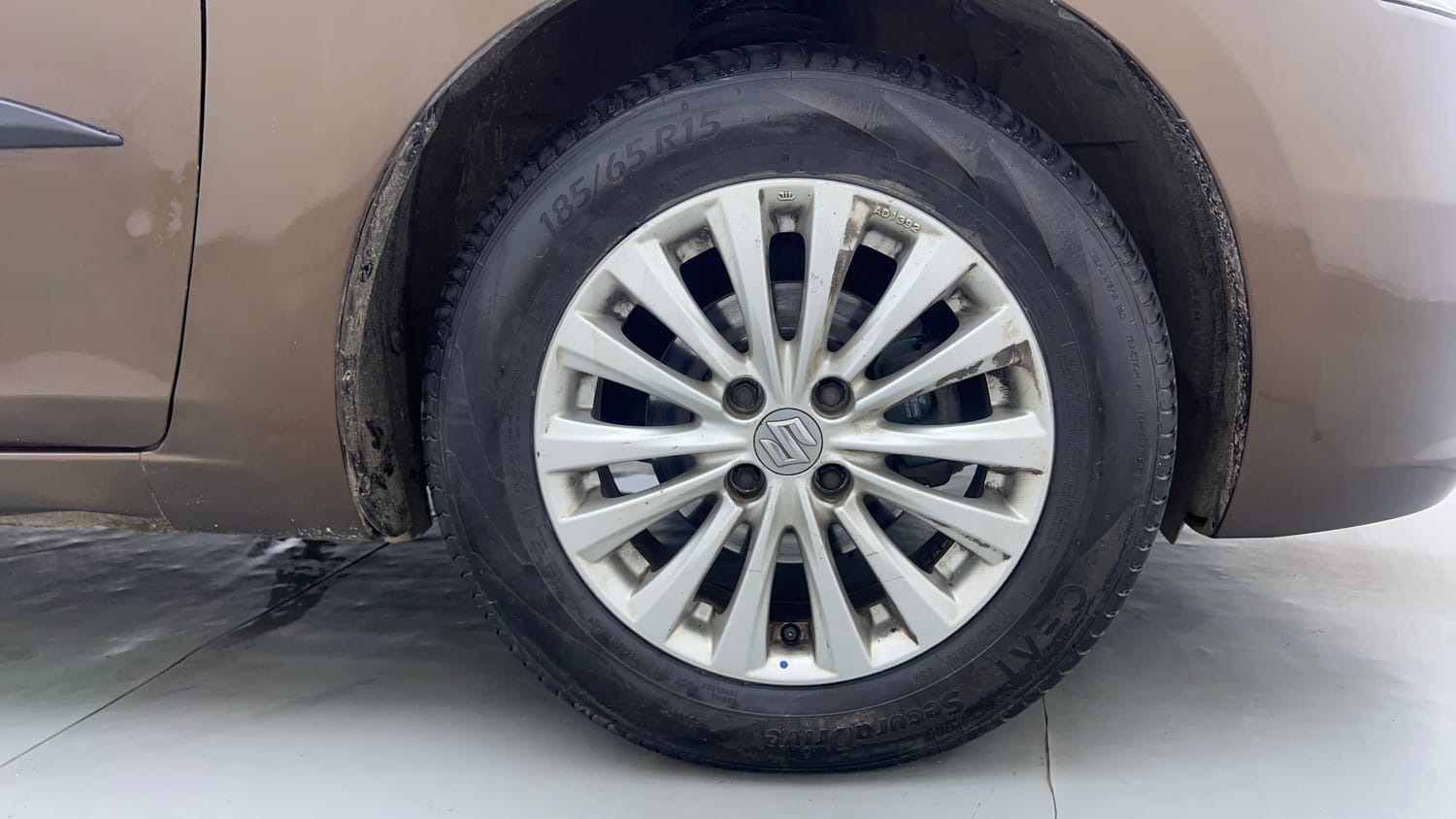 Used 2017 Maruti Suzuki Ciaz ZDi SHVS Diesel Manual tyres RIGHT FRONT TYRE RIM VIEW