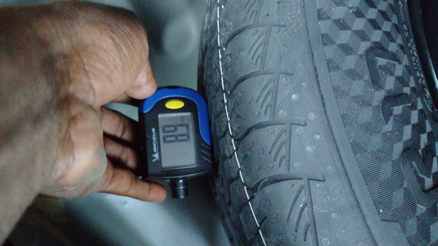 Used 2025 Maruti Suzuki Grand Vitara Alpha Smart Hybrid Petrol Manual tyres SPARE TYRE VIEW
