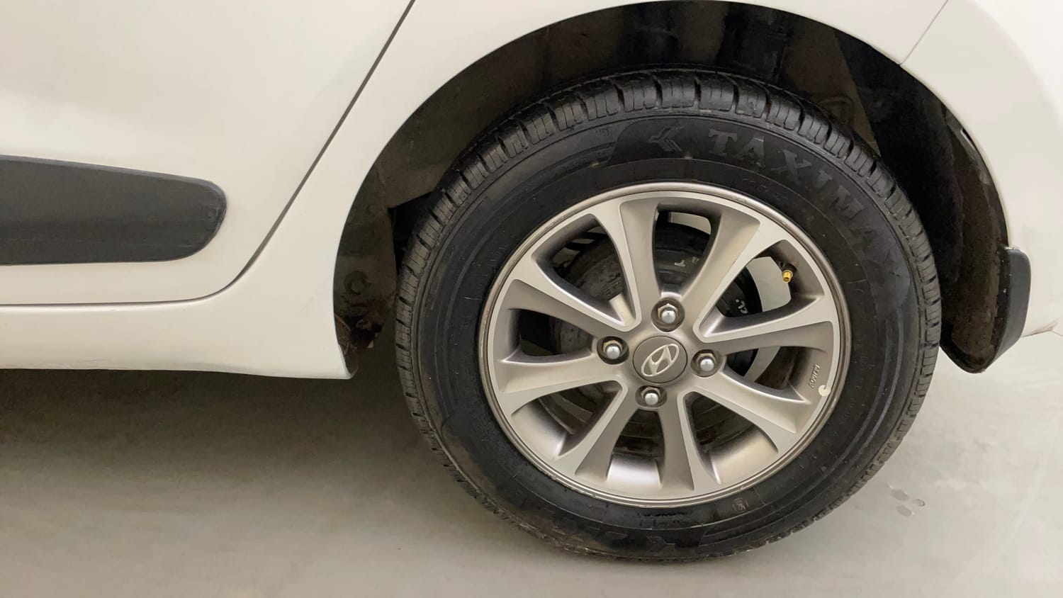 Used 2015 Hyundai Grand i10 Asta 1.2 Kappa VTVT (O) Petrol Manual tyres LEFT REAR TYRE RIM VIEW