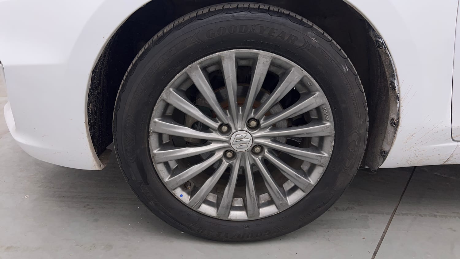Used 2015 Maruti Suzuki Ciaz ZDi+ SHVS Diesel Manual tyres LEFT FRONT TYRE RIM VIEW