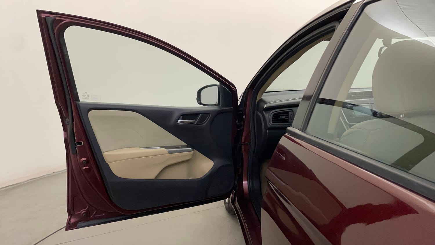 Used 2014 Honda City V Diesel Diesel Manual interior LEFT FRONT DOOR OPEN VIEW