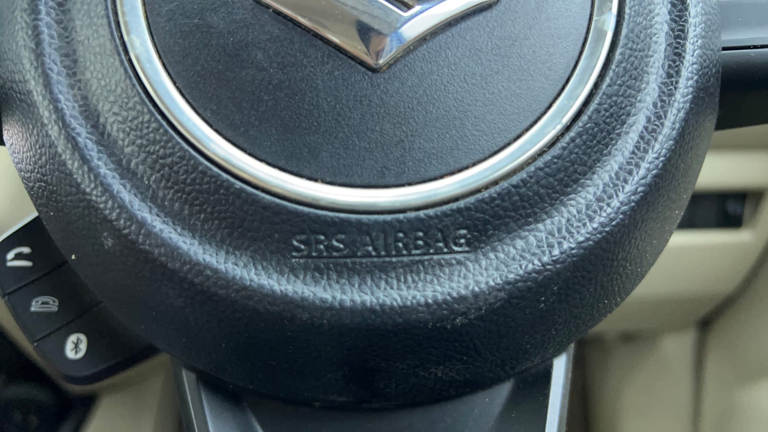 Used 2017 Maruti Suzuki Dzire VXi AMT Petrol Automatic top_features Airbags