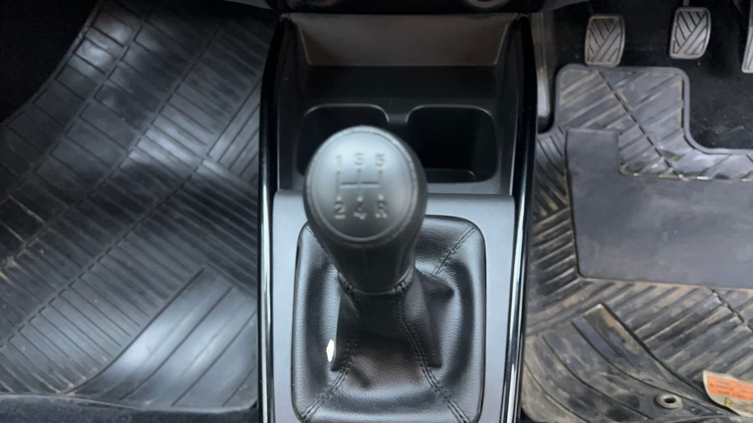 Used 2024 Toyota Glanza E Petrol Manual interior GEAR  KNOB VIEW