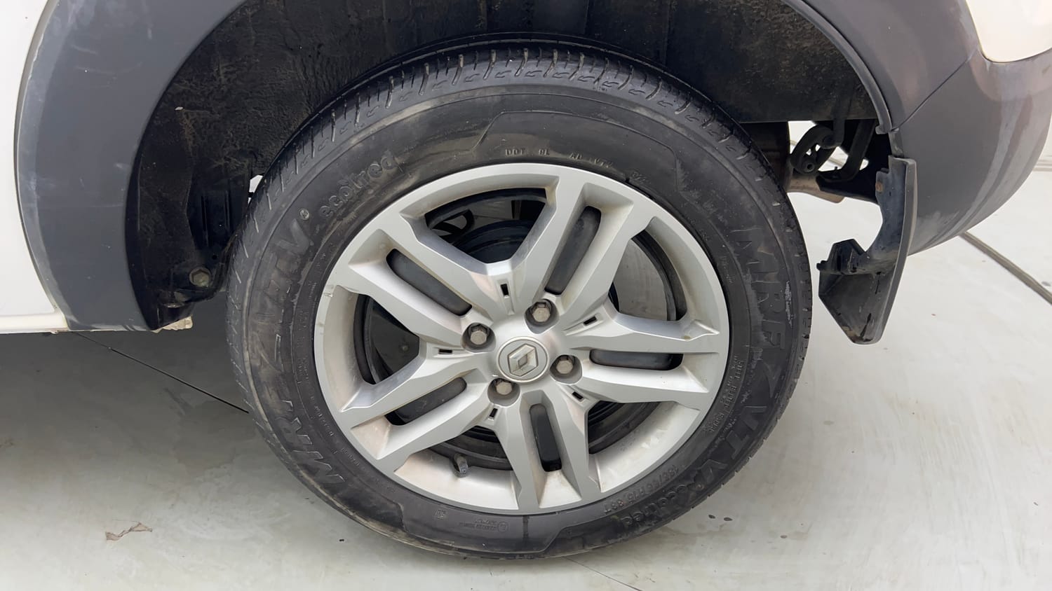 Used 2022 Renault Triber RXZ Petrol Automatic tyres LEFT REAR TYRE RIM VIEW