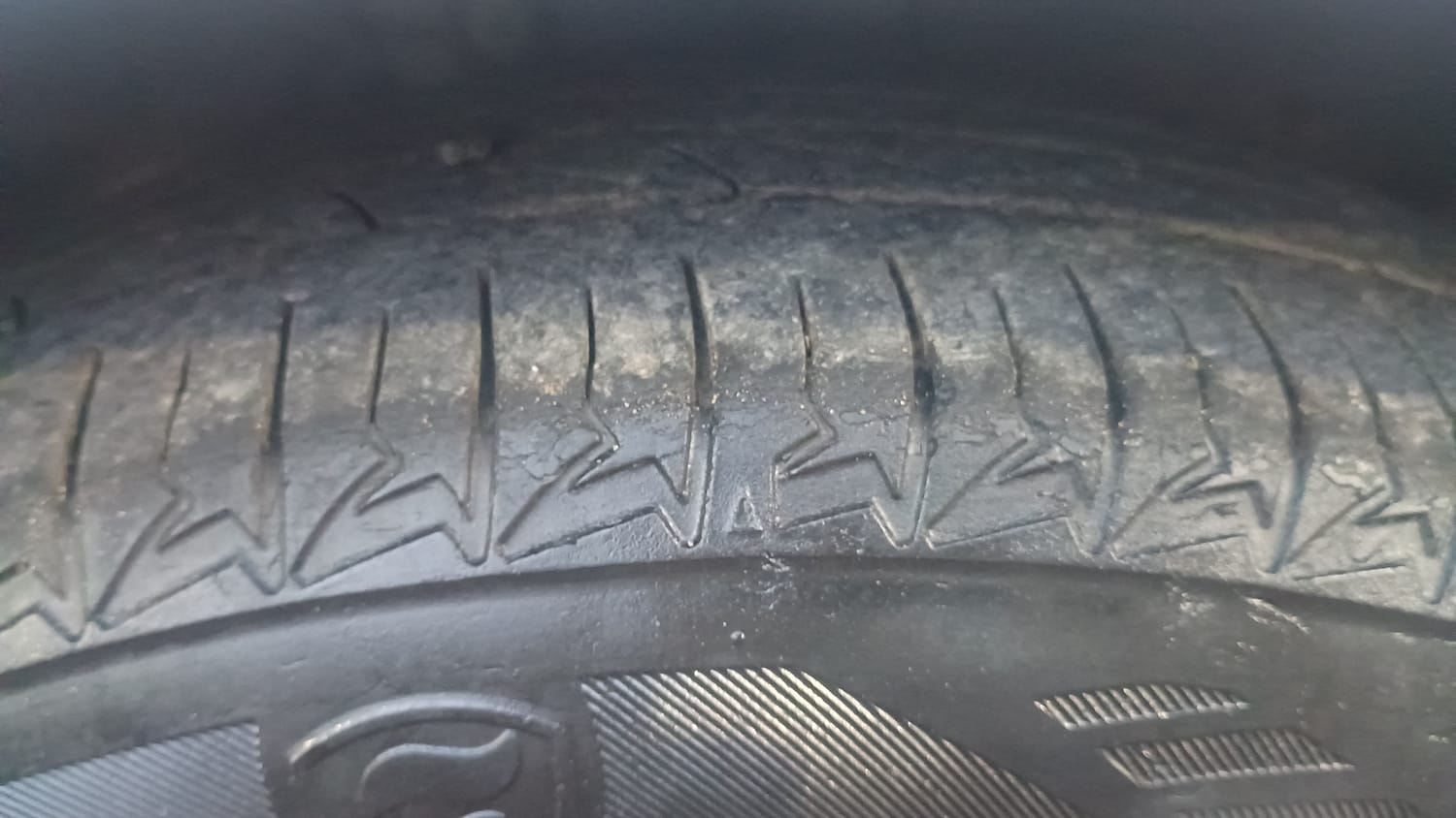 Used 2016 Ford Figo Aspire Trend 1.5 TDCi Diesel Manual tyres RIGHT FRONT TYRE TREAD VIEW