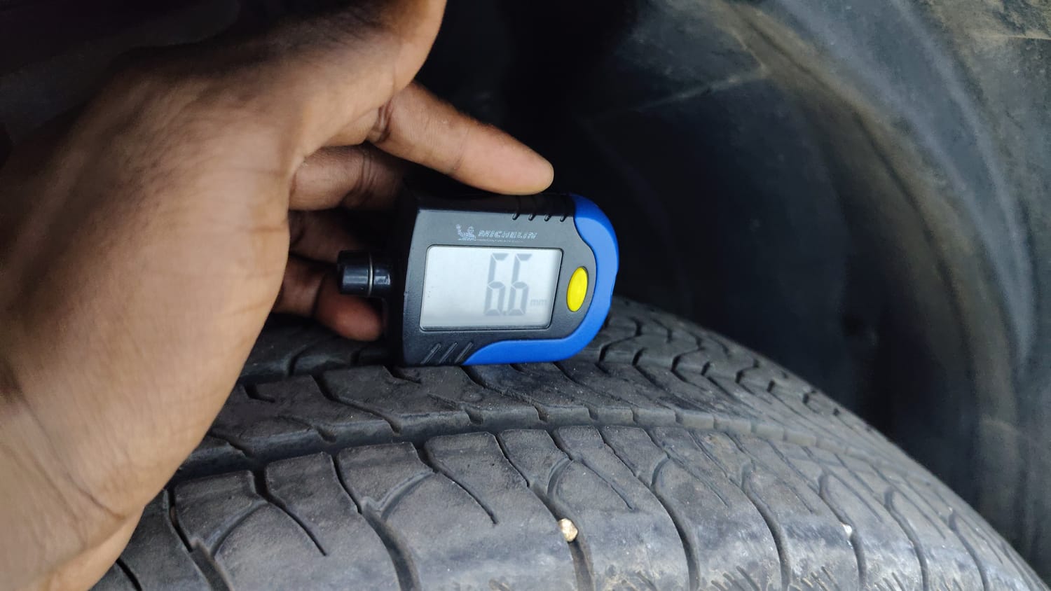 Used 2025 Maruti Suzuki Grand Vitara Alpha Smart Hybrid Petrol Manual tyres LEFT FRONT TYRE TREAD VIEW