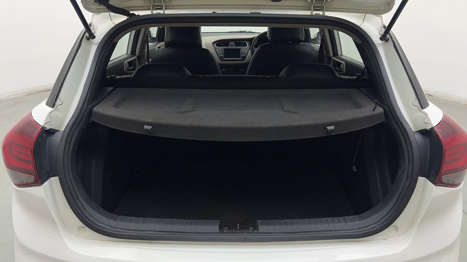 Used 2019 Hyundai Elite i20 Asta 1.2 AT Petrol Automatic interior DICKY INSIDE VIEW
