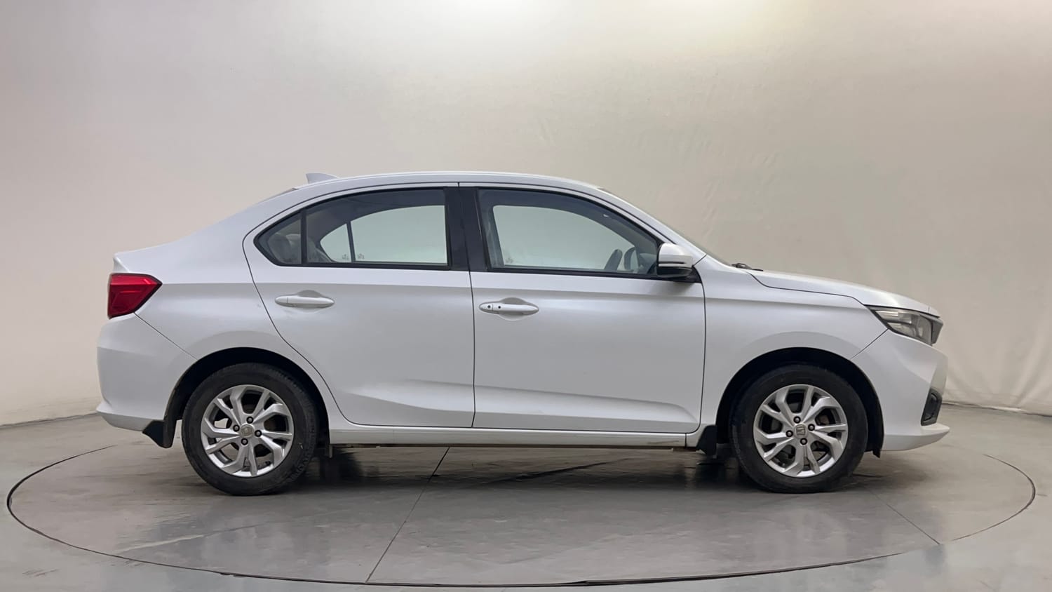 Used 2020 Honda Amaze 1.2 VX CVT Petrol Petrol Automatic exterior RIGHT SIDE VIEW