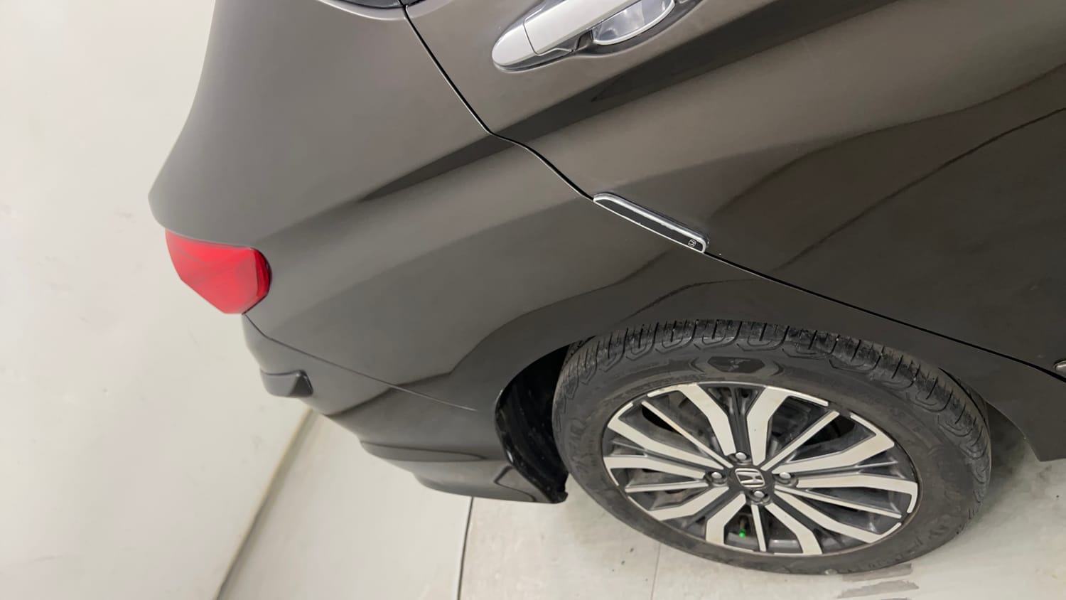Used 2018 Honda City VX Petrol Petrol Manual dents MINOR SCRATCH