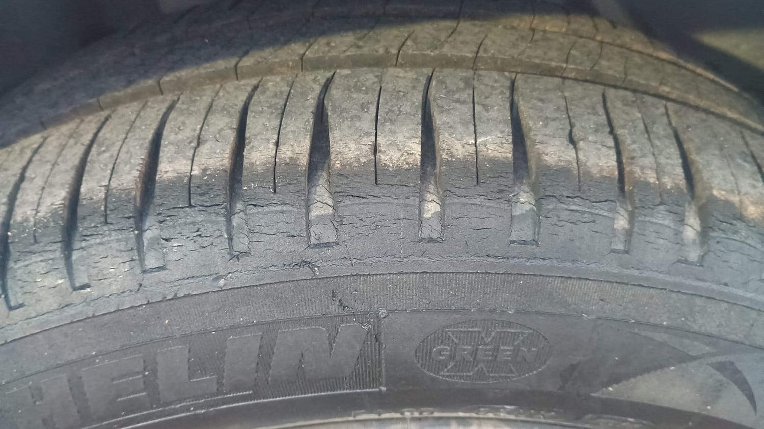 Used 2016 Ford Figo Aspire Trend 1.5 TDCi Diesel Manual tyres RIGHT REAR TYRE TREAD VIEW