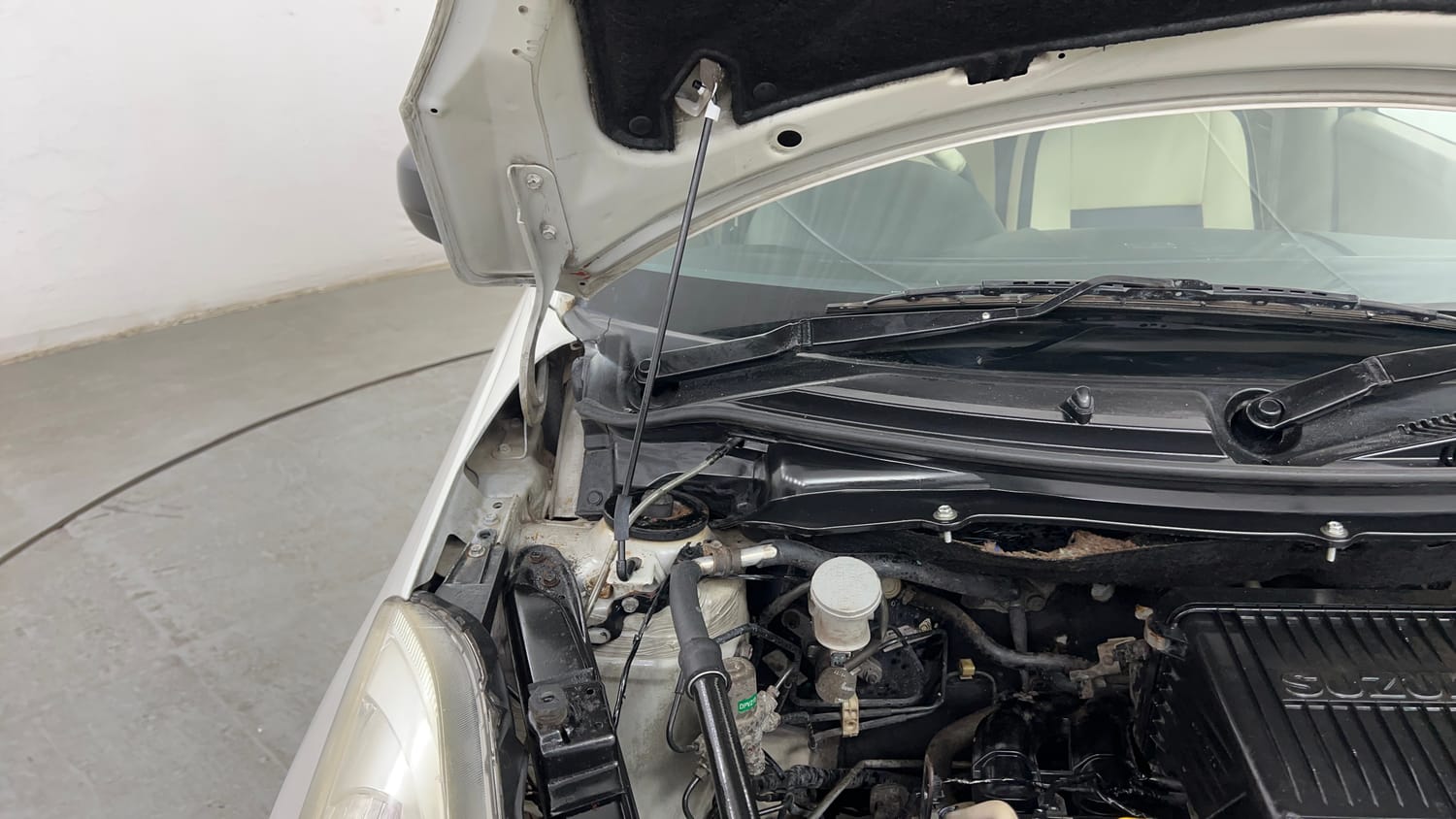 Used 2012 Maruti Suzuki Swift Dzire LXI Petrol Manual engine ENGINE RIGHT SIDE HINGE & APRON VIEW