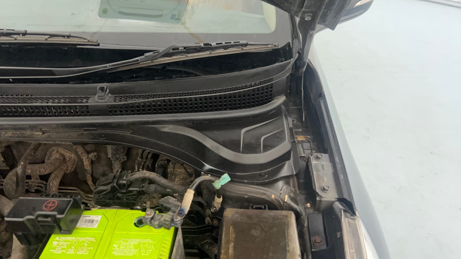Used 2018 Hyundai Verna SX 1.6 VTVT Petrol Manual engine ENGINE LEFT SIDE HINGE & APRON VIEW