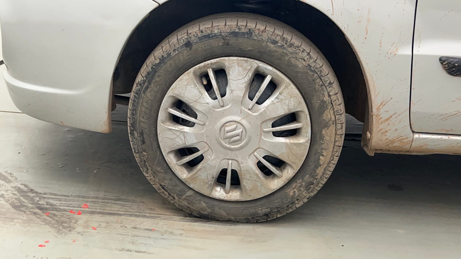 Used 2012 null Petrol Manual tyres LEFT FRONT TYRE RIM VIEW