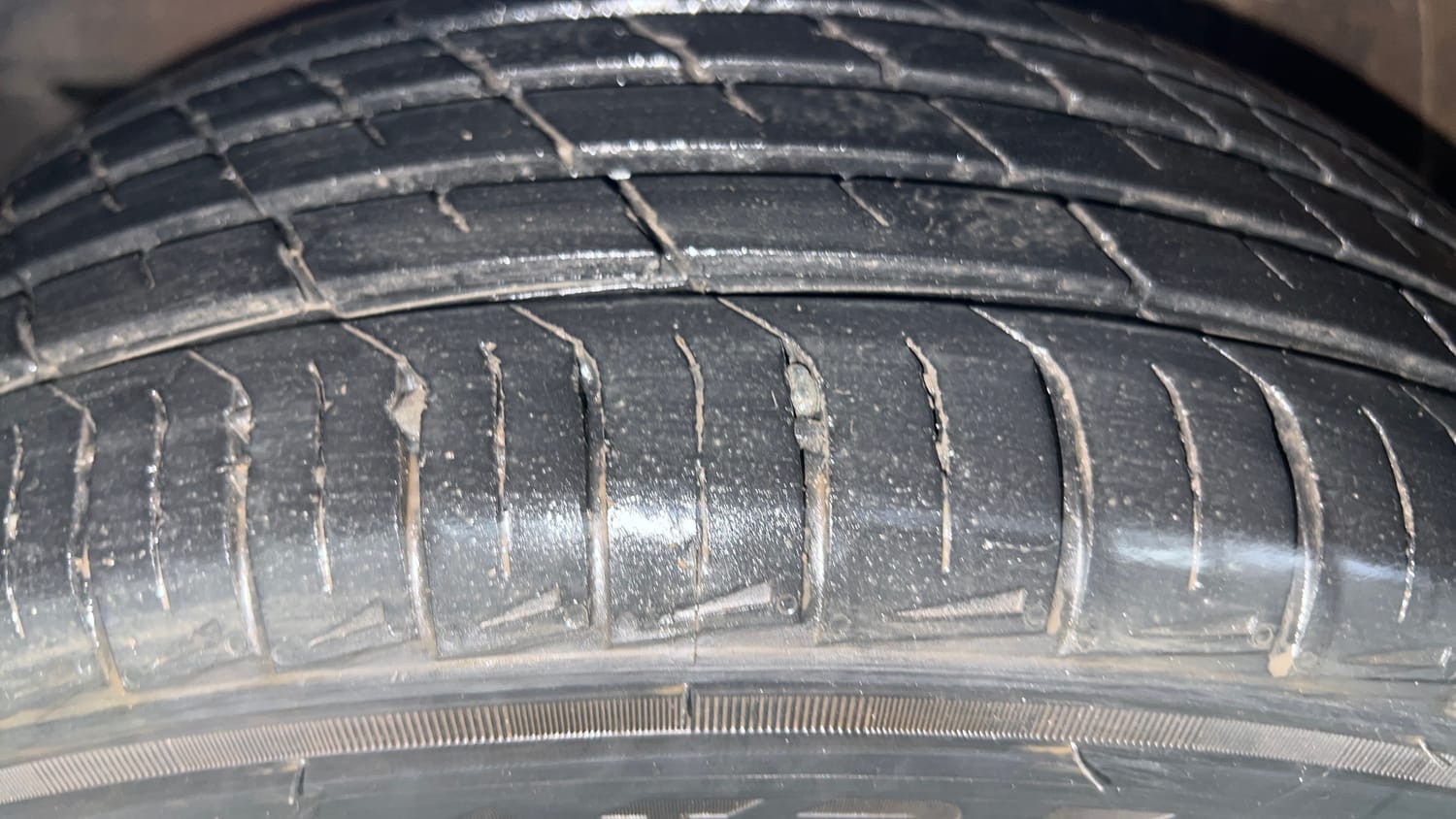 Used 2025 Toyota Glanza E Petrol Manual tyres LEFT FRONT TYRE TREAD VIEW