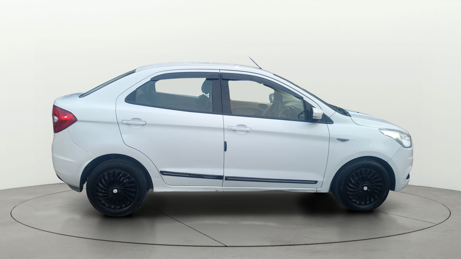 Used 2016 Ford Figo Aspire Trend 1.5 TDCi Diesel Manual exterior RIGHT SIDE VIEW