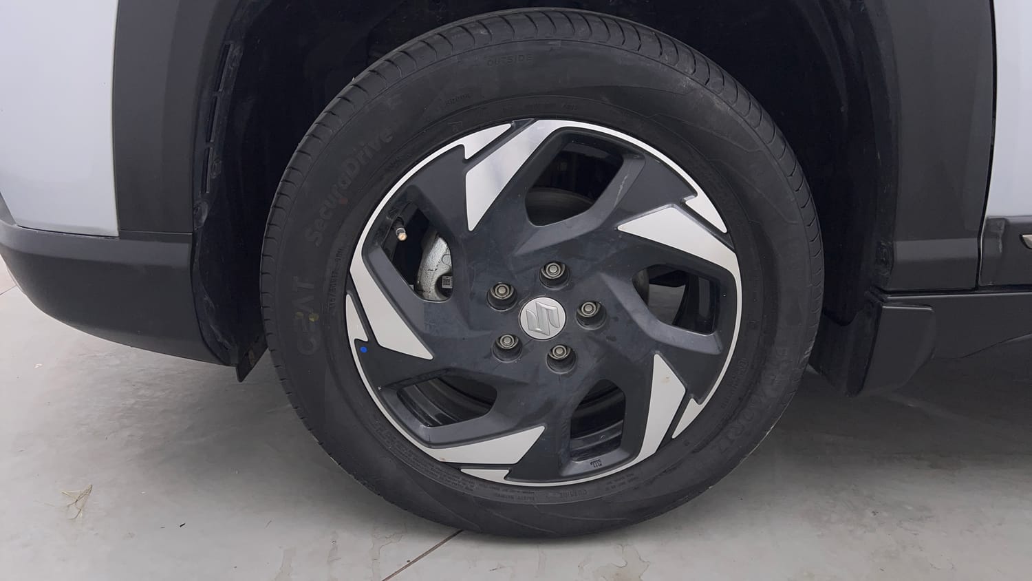 Used 2026 Maruti Suzuki Victoris LXI MT 2W Petrol Manual tyres LEFT FRONT TYRE RIM VIEW
