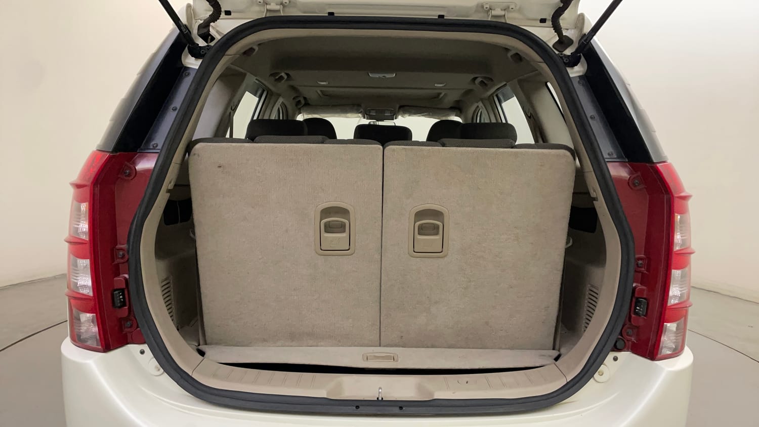 Used 2018 Mahindra XUV500 W9 AT Diesel Automatic interior DICKY INSIDE VIEW