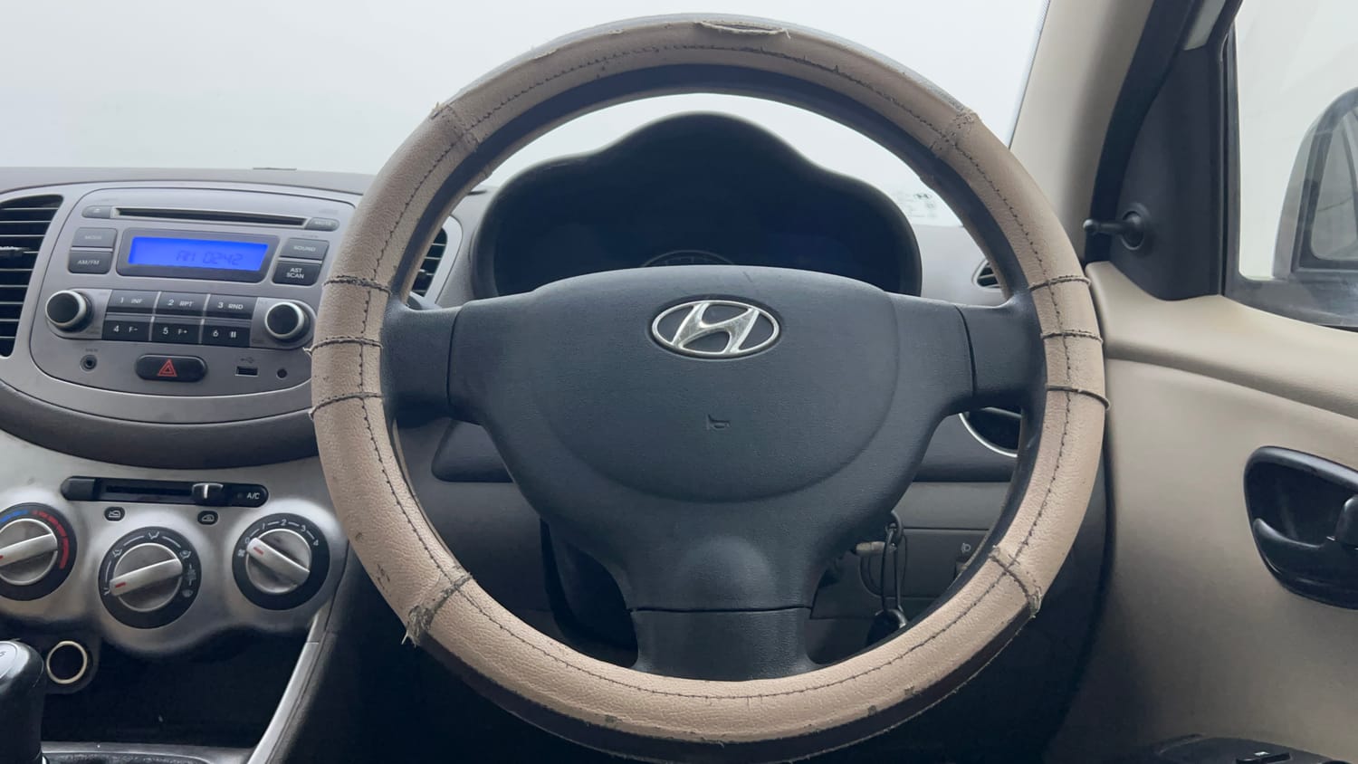 Used 2015 Hyundai i10 Magna 1.1 iRDE2 Petrol Manual interior STEERING VIEW