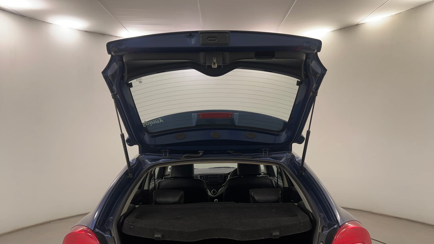 Used 2018 Maruti Suzuki Baleno Delta 1.2 Petrol Manual interior DICKY DOOR OPEN VIEW