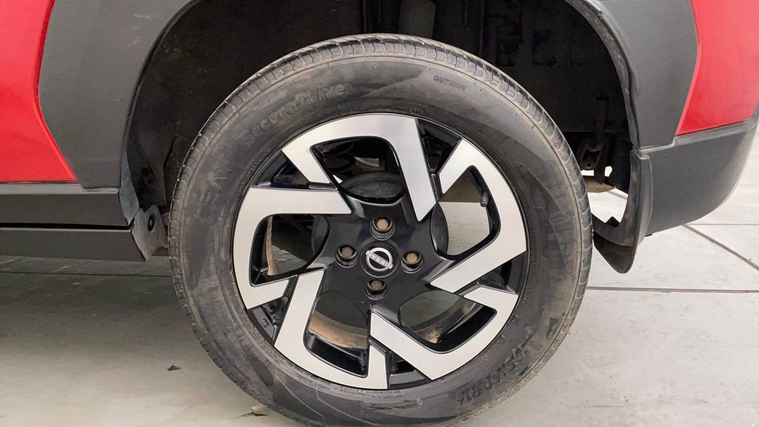 Used 2023 Nissan Magnite XV Petrol Manual tyres LEFT REAR TYRE RIM VIEW